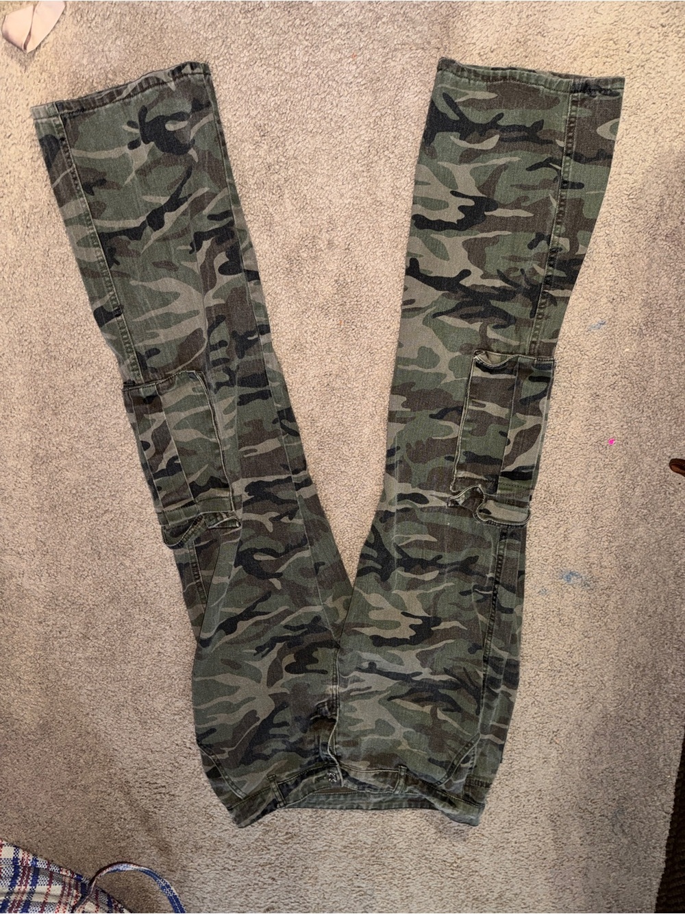 SHEIN Women's Camo Flare Cargo Jeans - Green